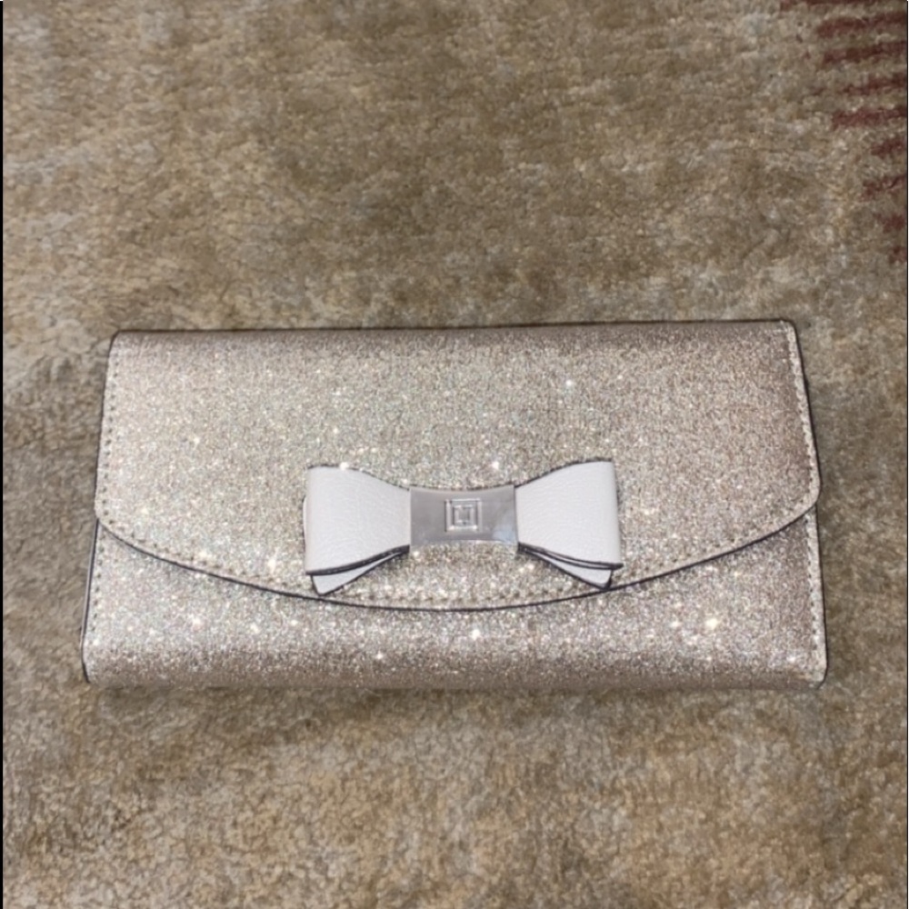 Gold sparkly wallet✨🎀